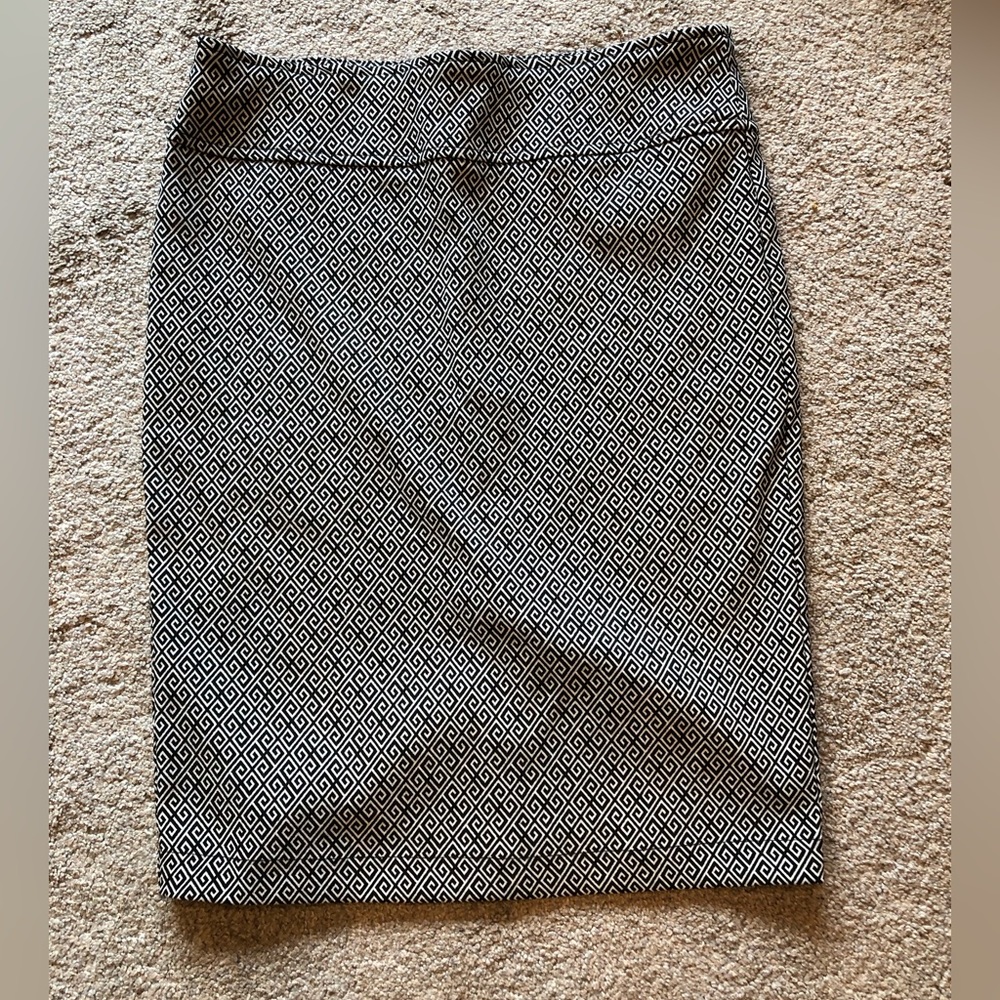 Soho Black & White Geometric Pencil Skirt. Stretchy.